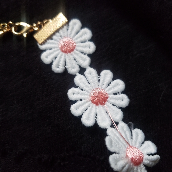 Pink Daisy Choker Necklace | Trendy 90s Floral - Picture 2 of 5